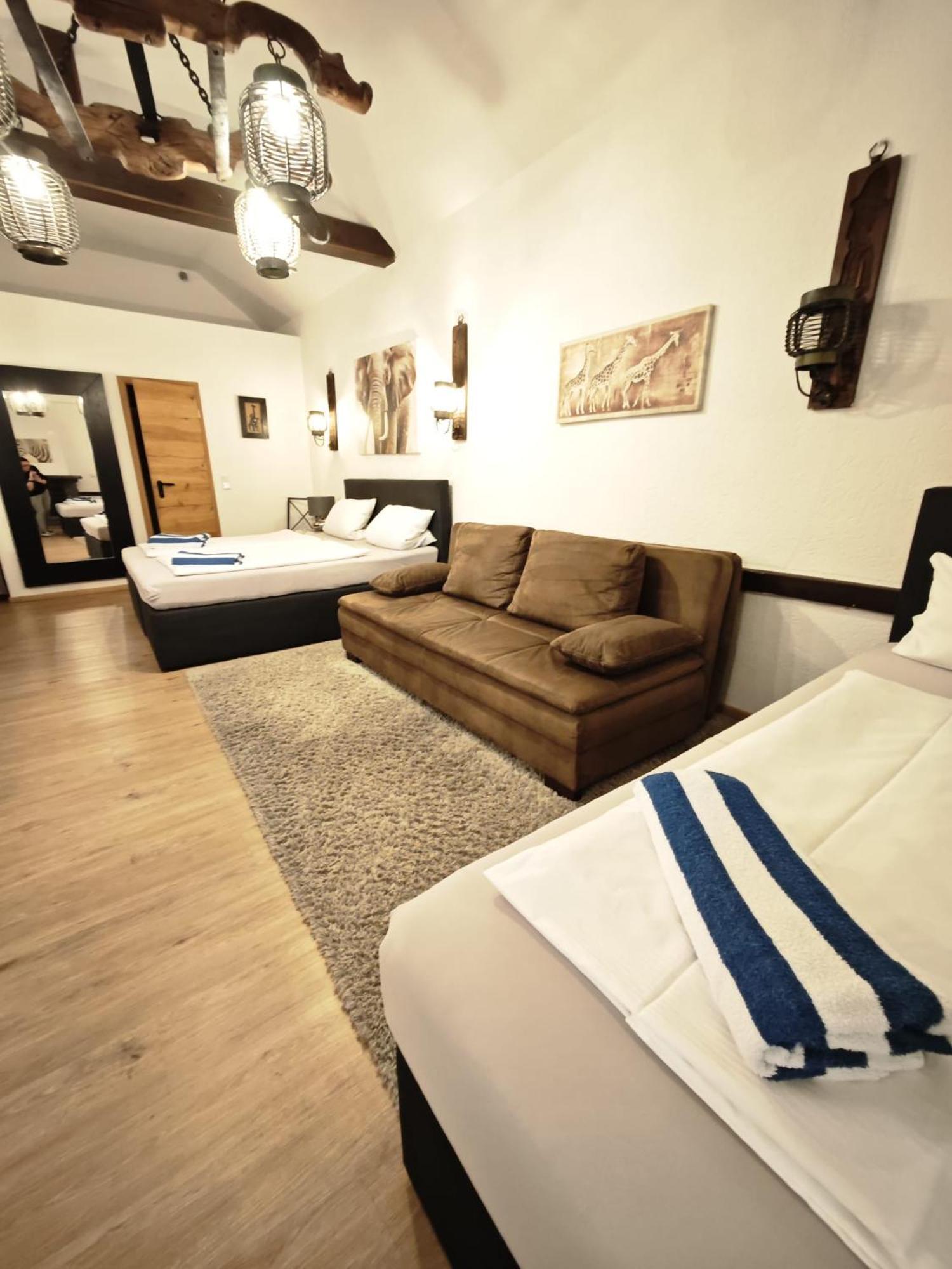 Pension Riverside In Leverkusen Hitdorf Am Rhein - Zentral An Der A1 Und 59 Exterior photo